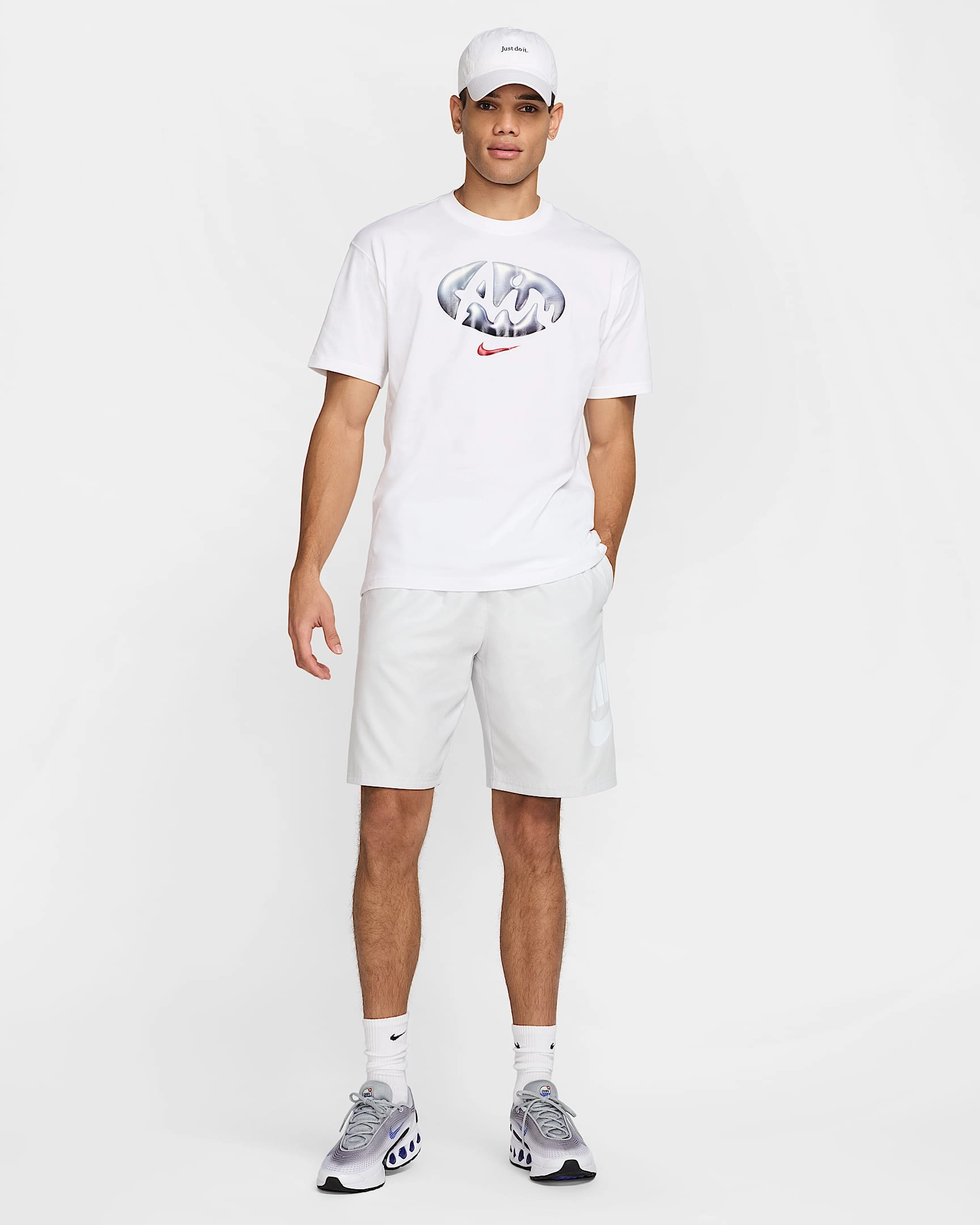 Nike Max90 T-Shirt: Klassischer Style, Komfort und zeitlose Eleganz für Herren.